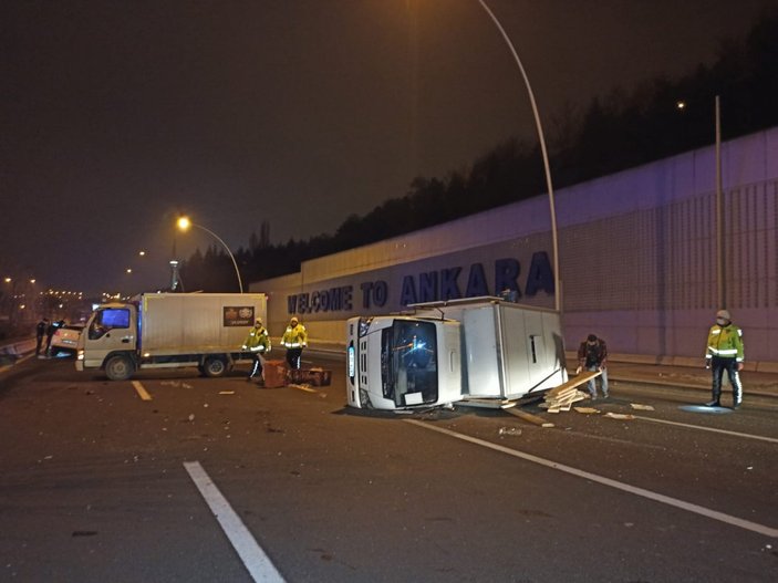 Ankara'da alkollü sürücü ekmek yüklü kamyonete çarptı: 2 ölü