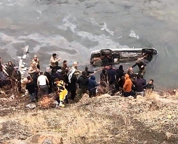 Şırnak'ta uzman çavuş, eşi ve çocuğu kazada yaşamını yitirdi