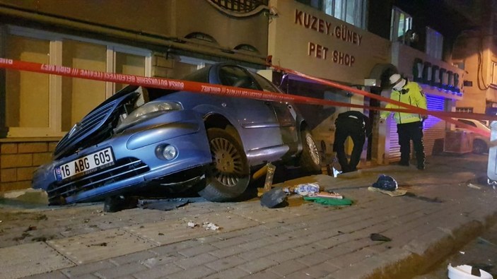 Bursa’da alkollü sürücü durakta bekleyen kadına çarptı