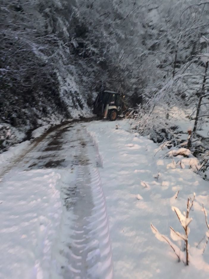 Karadeniz’de kar esareti: 250 köy yolu ulaşıma kapandı