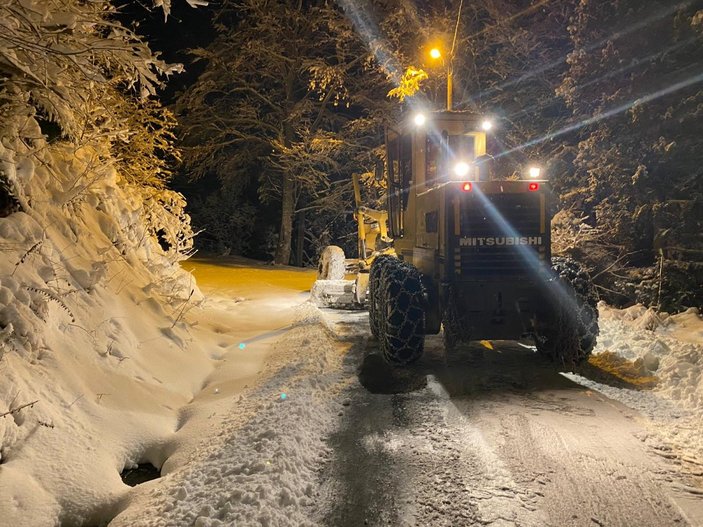 Karadeniz’de kar esareti: 250 köy yolu ulaşıma kapandı