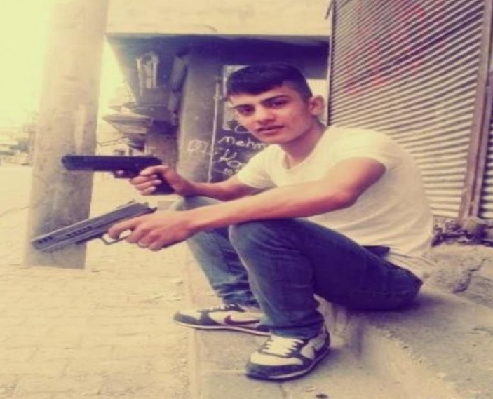 Şırnak'taki yıkılan PKK karargahında, hafıza kartı bulundu