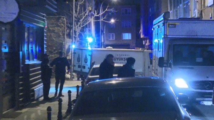 Kadıköy'de yanan araçtan 2 kişinin cesedi çıktı