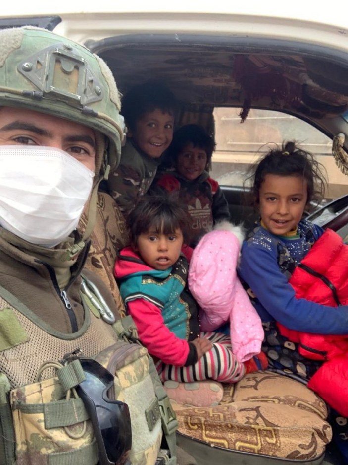 Mehmetçik'ten Suriyeli ihtiyaç sahiplerine kışlık yardımı