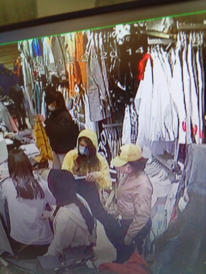 Okmeydanı'nda alışveriş yapan kadının cep telefonu saniyeler içinde çalındı