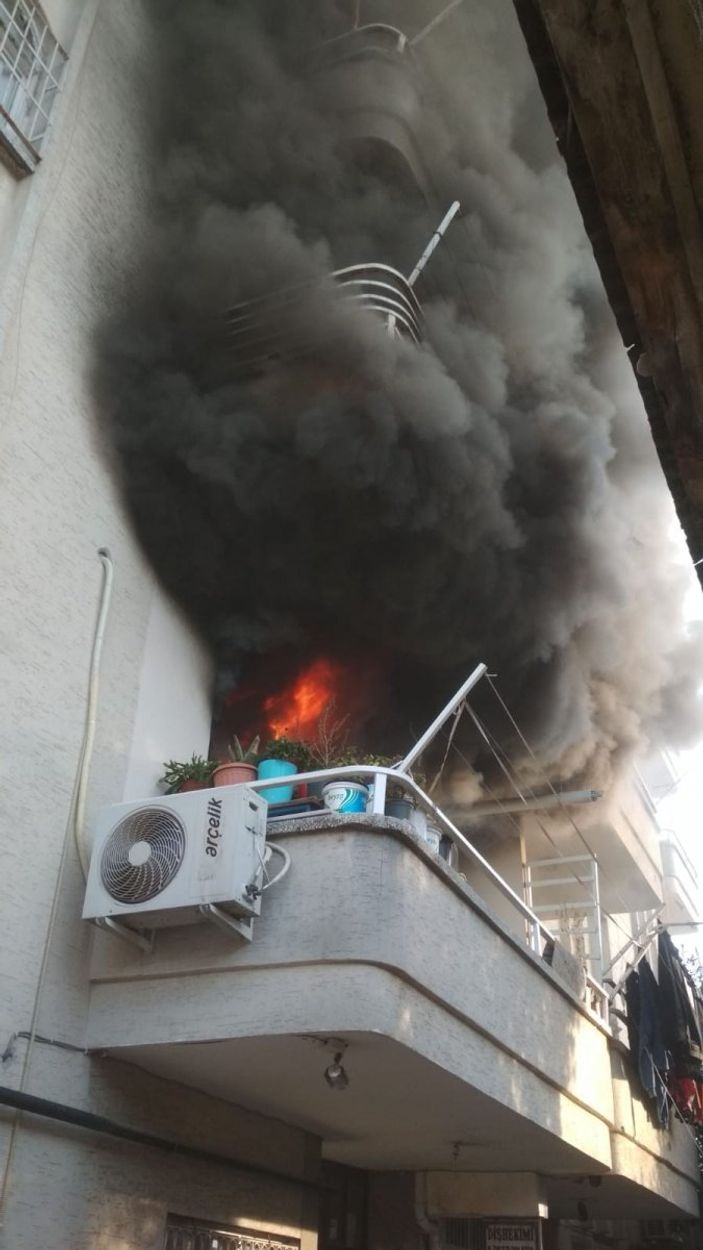 Adana'da psikolojisi bozuk genç kız evi ateşe verdi