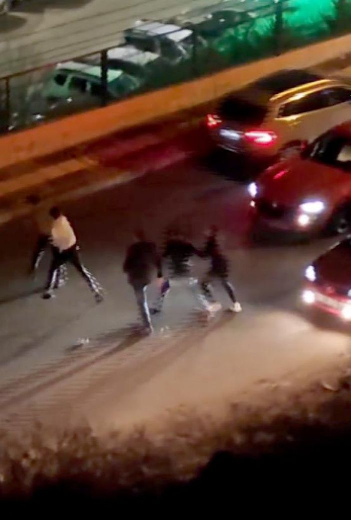 d Ankara'da içki şişeli ve yumruklu kavga kamerada