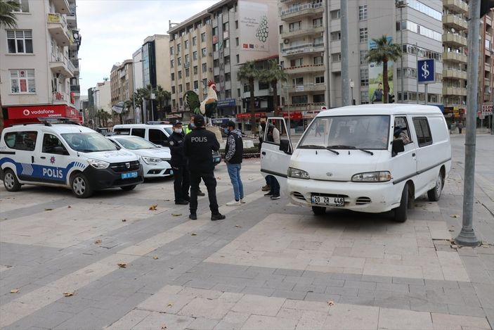 Kısıtlamada dışarı çıkan Afgan turist olduğunu söyledi, cezayı yedi