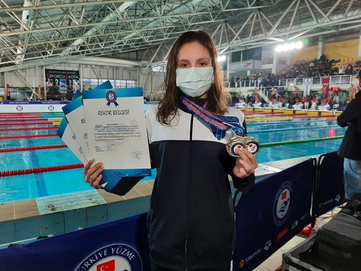 Milli yüzücü Merve Tuncel, olimpiyat A barajını geçti
