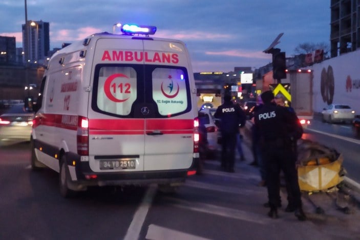 Zeytinburnu'nda polisten kaçan hırsıza otomobil çarptı