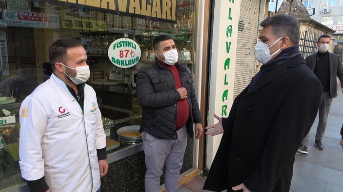 Gaziantep'te sokağa çıkanlar emniyet müdürüne yakalandı