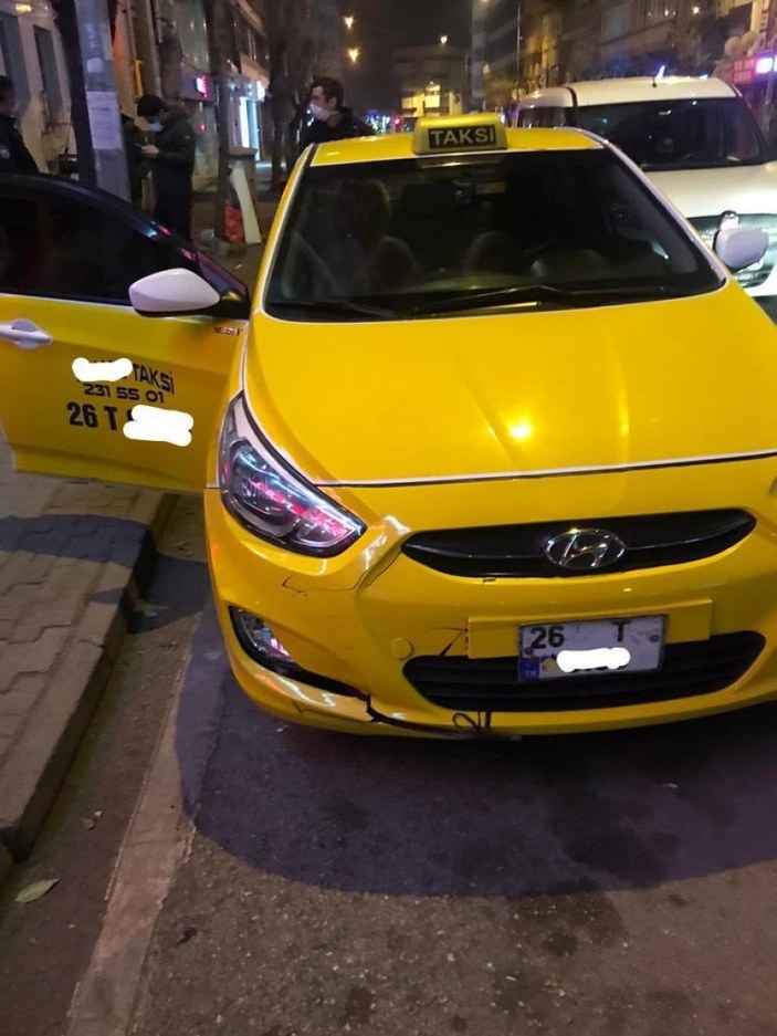 Eskişehir'de ticari takside içki satarken yakalandılar