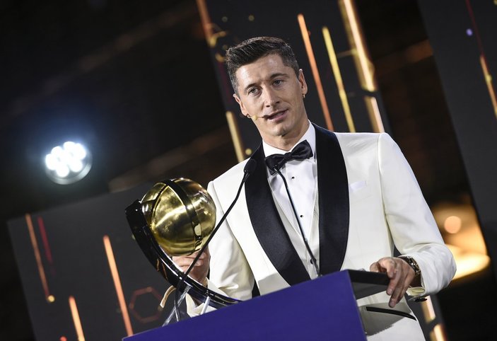 Cristiano Ronaldo yüzyılın futbolcusu seçildi