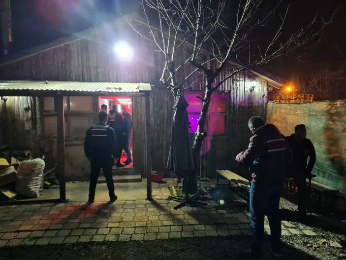 Bursa'da eğlence mekanına dönüştürülen bağ evine baskın