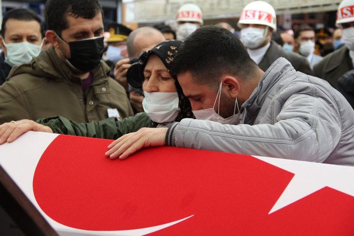 İzmirli şehit Mehmet Özbent, son yolculuğuna uğurlandı