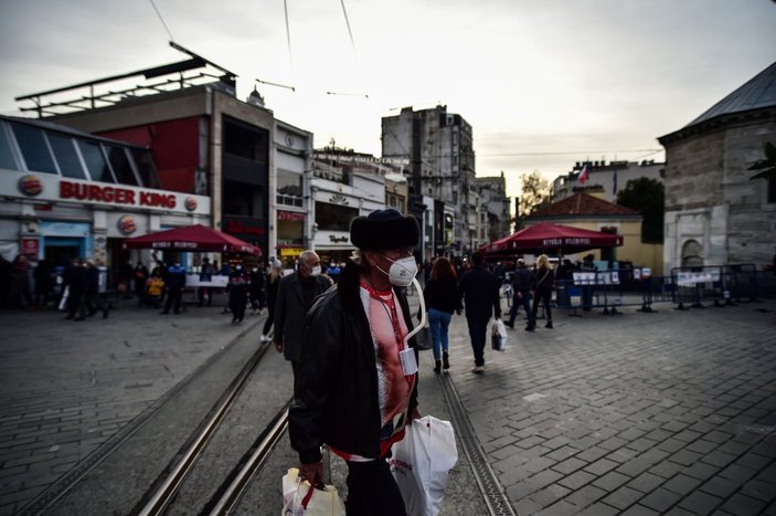 Taksim'de Amerikalı turistin ilginç görüntüsü