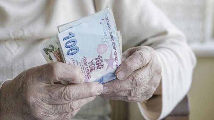 Zehra Zümrüt Selçuk: Emeklilerin maaş ödemelerini öne çektik