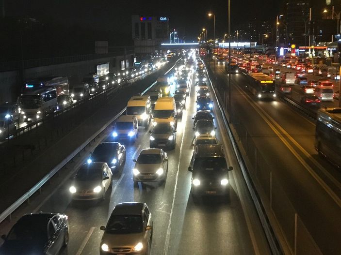 İ İstanbul’da trafik yoğunluğu yüzde 70 seviyesine çıktı