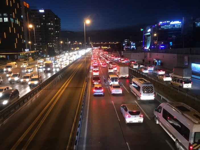 İstanbul’da trafik yoğunluğu yüzde 70 seviyesine çıktı