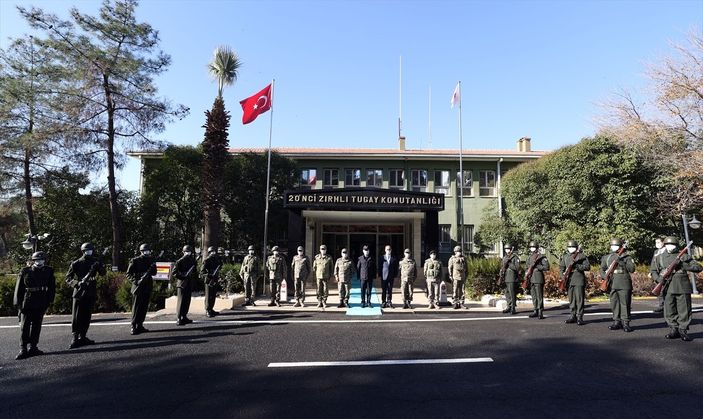 a Hulusi Akar'dan, sınır birliklerinde denetleme