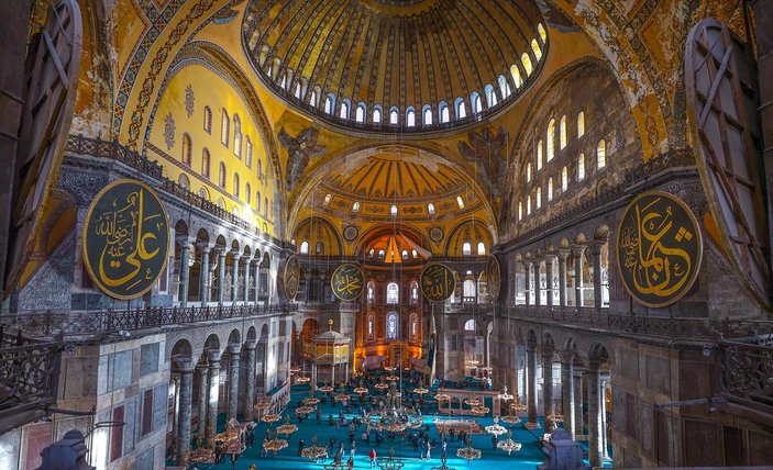 Ayasofya'da iskeleler kaldırıldı