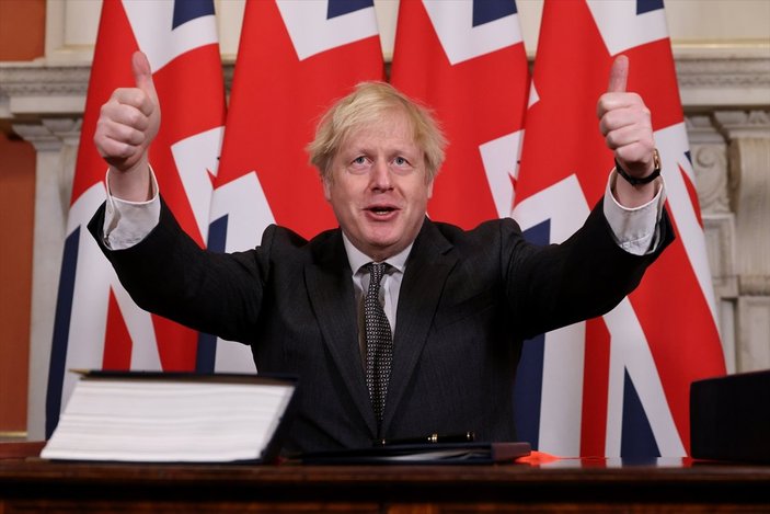 İngiltere Başbakanı Johnson, AB ile ticaret anlaşmasını imzaladı