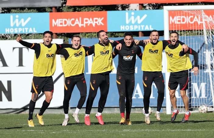Galatasaray'da futbolculara olan borç sıfırlandı