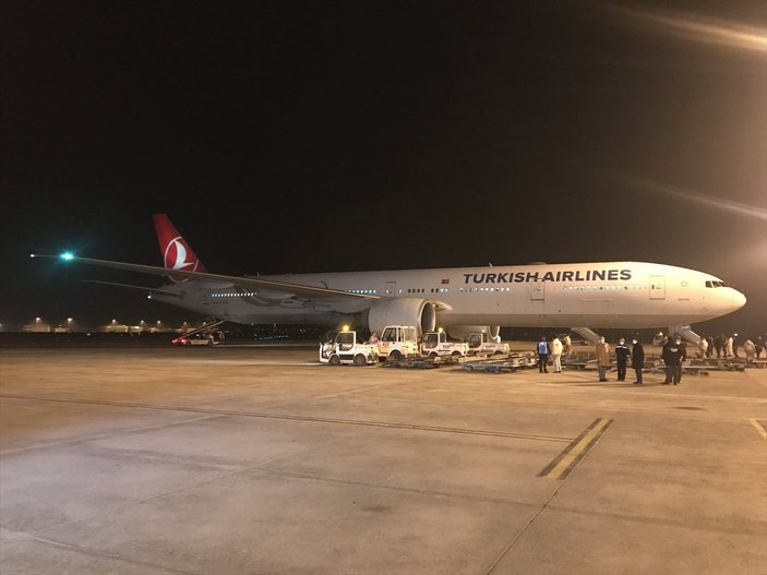 Çin'den sipariş edilen koronavirüs aşılarını taşıyan uçak iniş yaptı