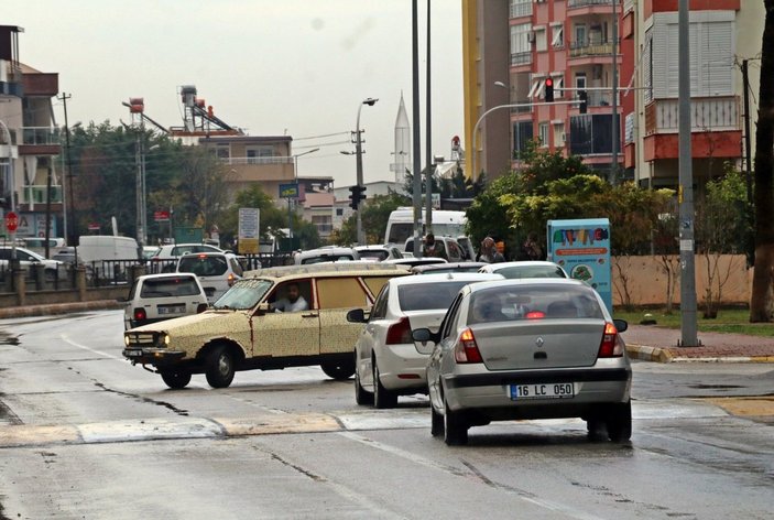 Antalya’da iddiayı kaybedince aracını okey taşlarıyla kaplattı