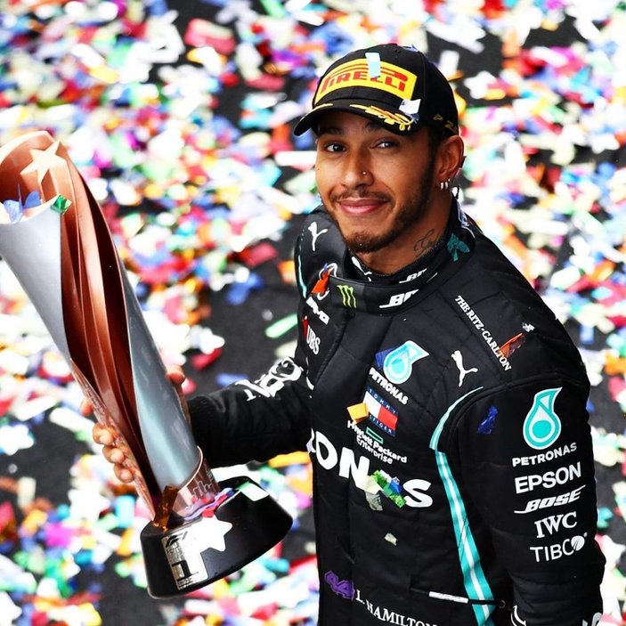 F1 Şampiyonu Lewis Hamilton şövalye oldu