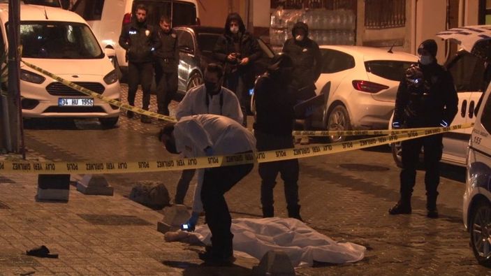 i Üsküdar’da sokak ortasında erkek cesedi bulundu