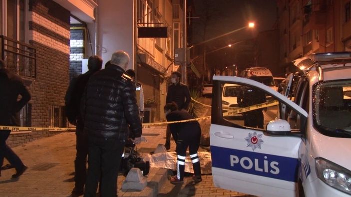 i Üsküdar’da sokak ortasında erkek cesedi bulundu