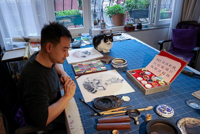 Çinli sanatçı, yerleştiği İstanbul'da Türk-İslam motifleri ile Çin sanatını sentezliyor