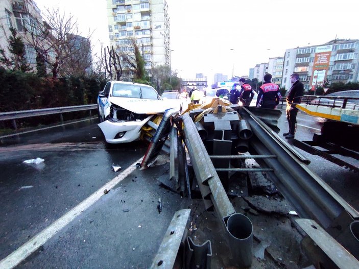 Mecidiyeköy'de polis aracı bariyerlere girdi: 2 yaralı