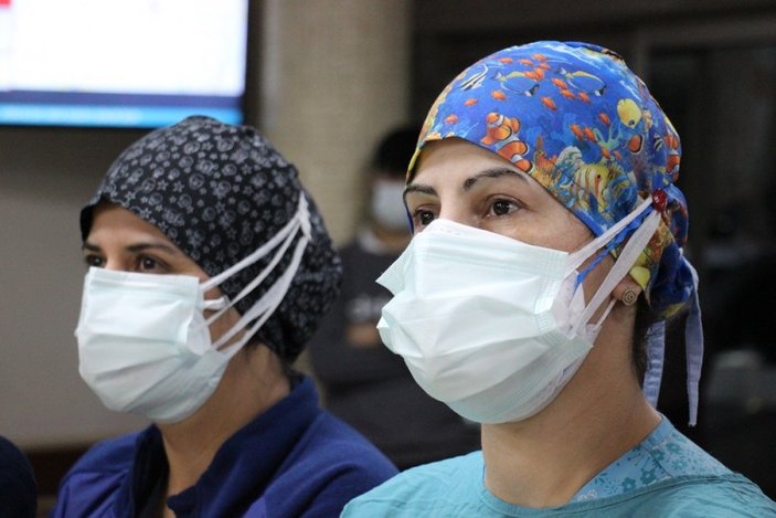 Aydın'da yeni yıla görevi başında giren sağlık çalışanlarına sürpriz