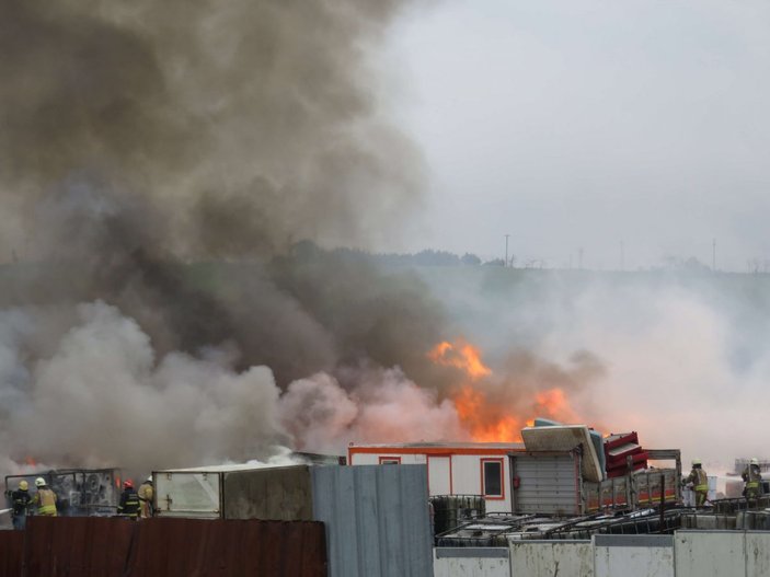 Tuzla'da fabrika bahçesinde yangın çıktı