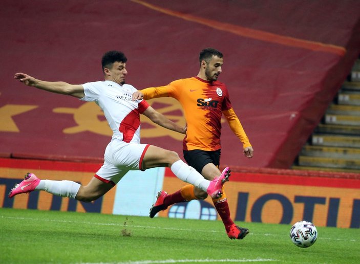 10 kişi kalan Galatasaray, Antalyaspor'la berabere kaldı