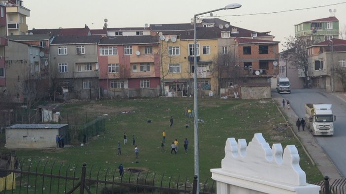Arnavutköy'de sokağa çıkma kısıtlamasında piknik yapanlar polisi görünce kaçıştı