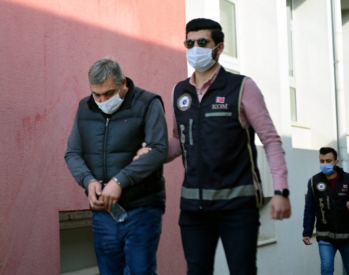 Adana’da müşterilerin imzalarını taklit edip, vurgun yaptı