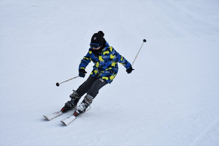 Hakkari'deki kayak merkezi, korona tedbirleri altında kapılarını sporculara açtı