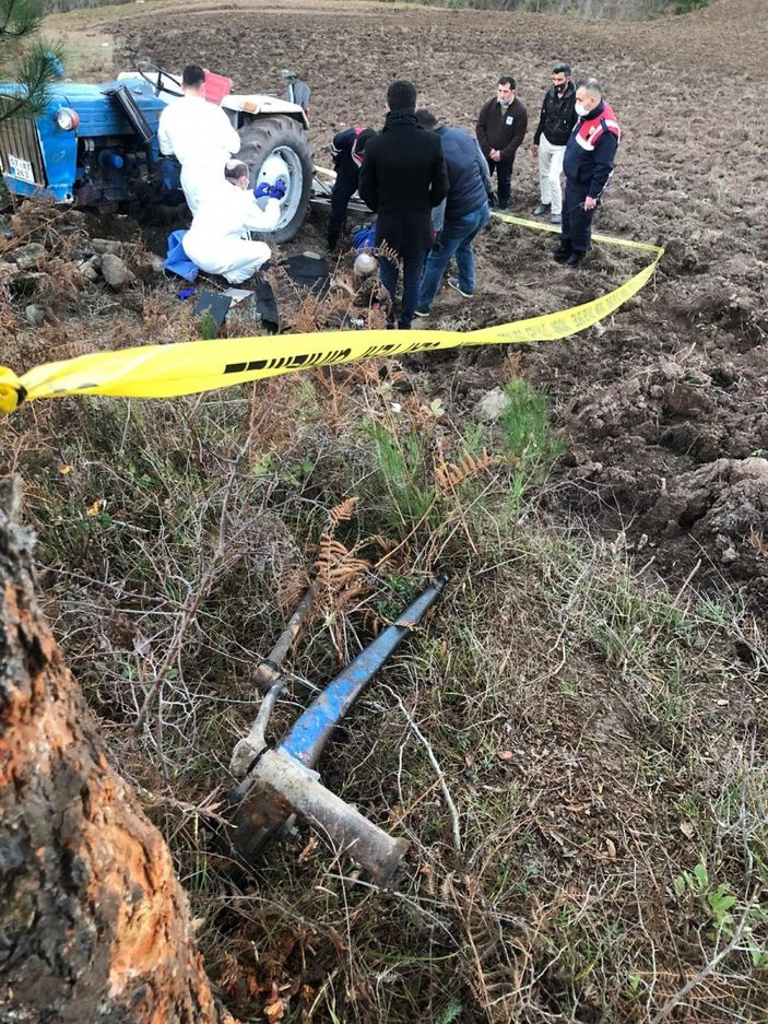 i Sinop'ta traktör devrildi: 1 ölü