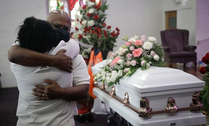Kaliforniya'da cenaze evlerinde yer kalmadı