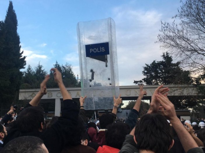 Boğaziçi Üniversitesi'nde eylemcilerden 'katil polis' sloganları