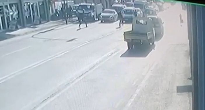 i Bursa'da kırmızı ışık ihlali yapan sürücü, çocuğa çarptı