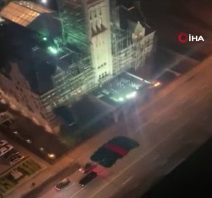 ABD'de iki kişi 25. kattan aşağı paraşütle atladı