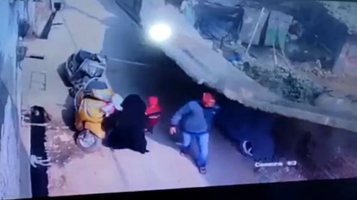 Hindistan’da yayaların üzerine duvar çöktü