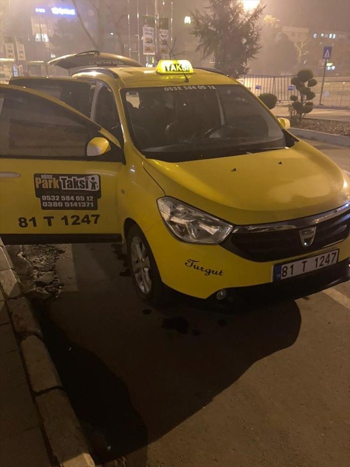 a Düzce'de kısıtlamada evlere içki servisi yapan taksiciye ceza
