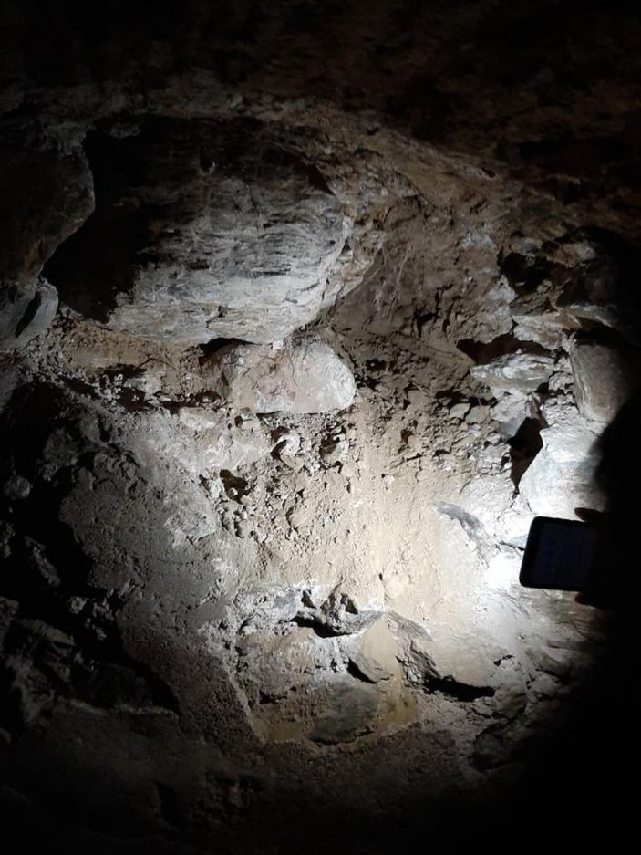 d Elazığ'da kaçak kazıya suçüstü: 20 metrekarelik oda çıktı