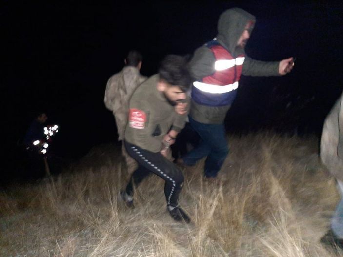 d Elazığ'da kaçak kazıya suçüstü: 20 metrekarelik oda çıktı