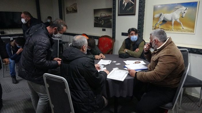 d Bursa’da kapalı olması gereken kahvehaneyi polis bastı: 53 bin 550 TL ceza